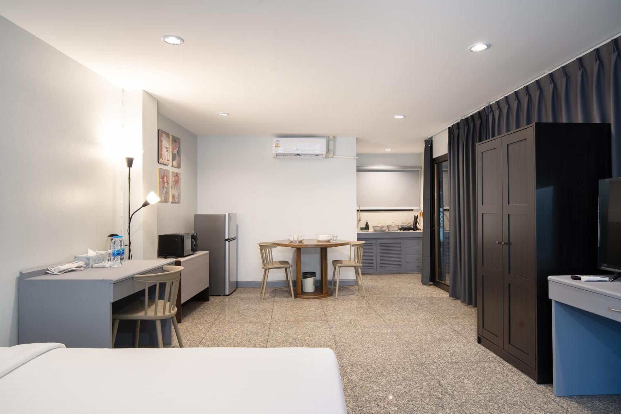 Capitel Rama 4 Aparthotel Банкок Екстериор снимка