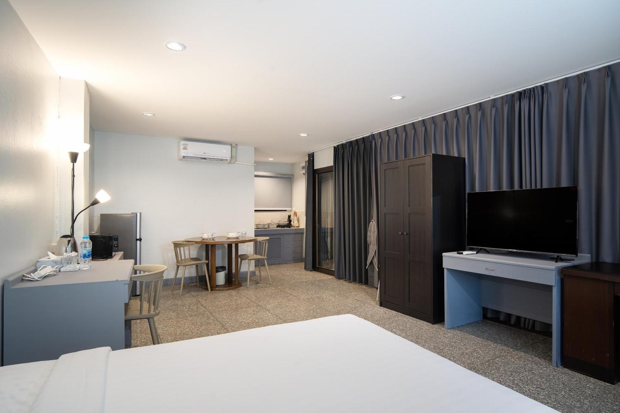 Capitel Rama 4 Aparthotel Банкок Екстериор снимка
