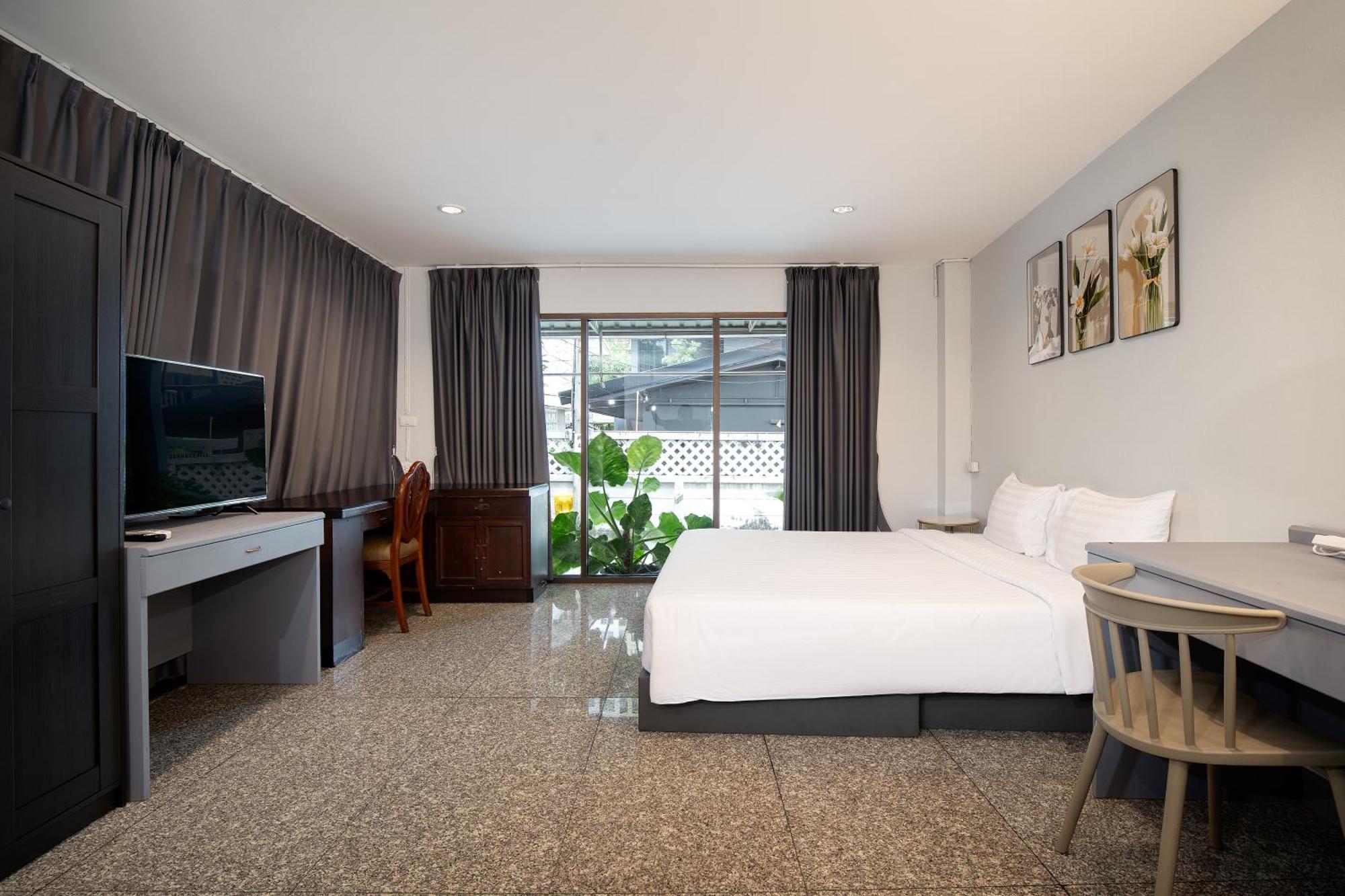 Capitel Rama 4 Aparthotel Банкок Екстериор снимка